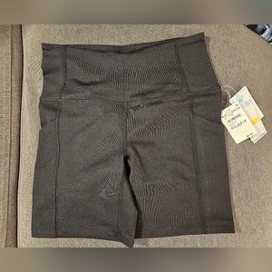NWT Zella Live-in High Rise Shorts with Pockets - Medium